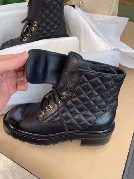2020 autumn/winter new style lacing ankle women boots chain thick with sponge cake thick bottom waterproof platform martin boots, Black
2020 autumn/winter new style lacing ankle women boots chain thick with sponge cake thick bottom waterproof platform martin boots, Black
