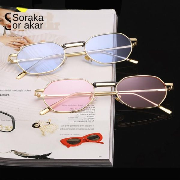 sunglasses about product: factory direct square export metal men and women the same outdoor sunscreen 2905, White;black
sunglasses about product: factory direct square export metal men and women the same outdoor sunscreen 2905, White;black