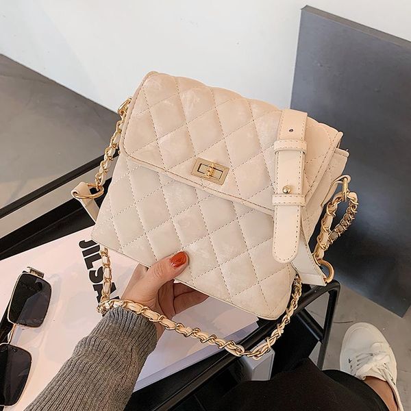 unique rhombic embroidery thread handbag fall/winter fashion shoulder bag underarm bag cross-body velvet square width: 21cm
unique rhombic embroidery thread handbag fall/winter fashion shoulder bag underarm bag cross-body velvet square width: 21cm