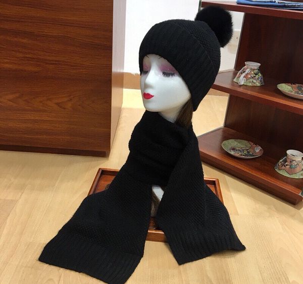 2020 new original hat scarf set is warm and stylish. the versatile model has a very good texture, comfortable, breathable and low-key luxury, Blue;gray
2020 new original hat scarf set is warm and stylish. the versatile model has a very good texture, comfortable, breathable and low-key luxury, Blue;gray