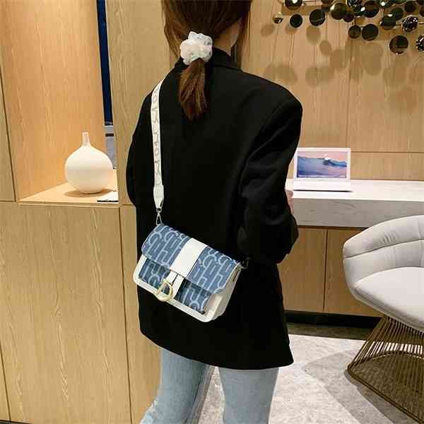 advanced sense of style bag women's texture broadband single shoulder messenger bag fashionable and popular versatile small handbags de
advanced sense of style bag women's texture broadband single shoulder messenger bag fashionable and popular versatile small handbags de