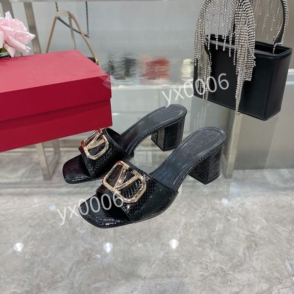 sandal shoes rhyton 35-42 beige men trainers vintage sneakes with box slippers women sandals fashion beach flat non-slip classical hole yh21, Red;white 
sandal shoes rhyton 35-42 beige men trainers vintage sneakes with box slippers women sandals fashion beach flat non-slip classical hole yh21, Red;white