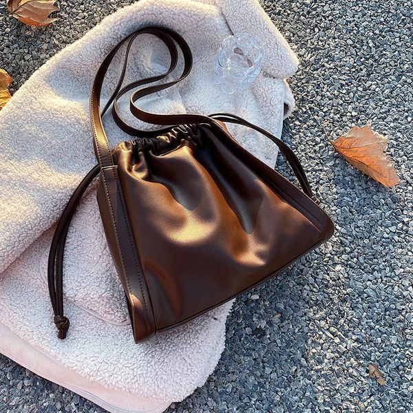 shoulder bags drawstring women's large capacity bucket bag niche design ladies handbag retro for female pu leather crossbody
shoulder bags drawstring women's large capacity bucket bag niche design ladies handbag retro for female pu leather crossbody