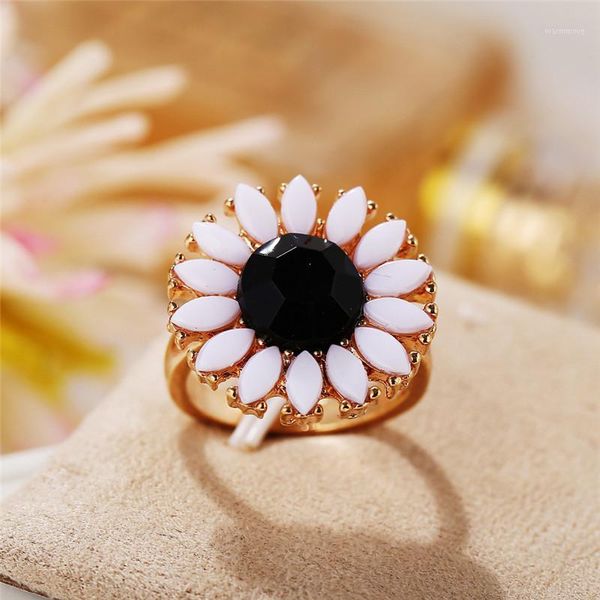 2020 Female Floral Finger Rings Crystal Sunflower Ring Women Gold Color Bridal Engagement Wedding Bands Party Gift Jewelry Lady1, Golden;silver
2020 Female Floral Finger Rings Crystal Sunflower Ring Women Gold Color Bridal Engagement Wedding Bands Party Gift Jewelry Lady1, Golden;silver
