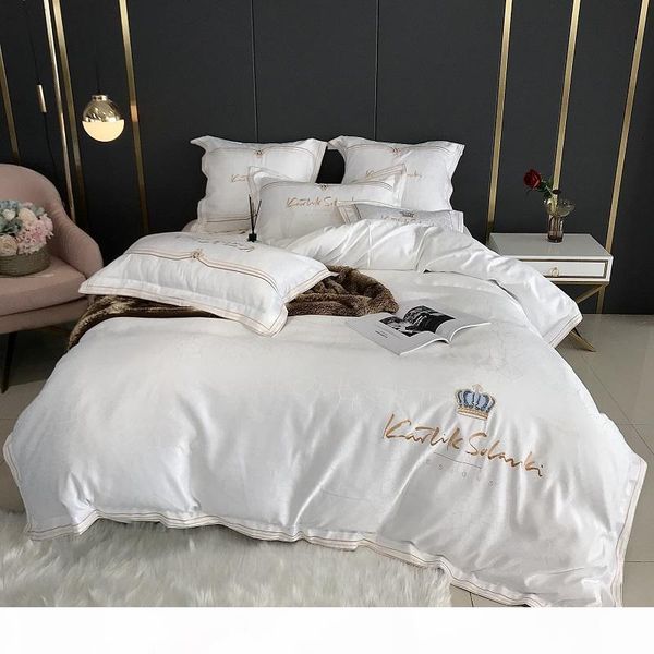 42 crown embroidery satin like silk cotton marbling white bedding set duvet cover bed linen fitted sheet pillow cases
42 crown embroidery satin like silk cotton marbling white bedding set duvet cover bed linen fitted sheet pillow cases