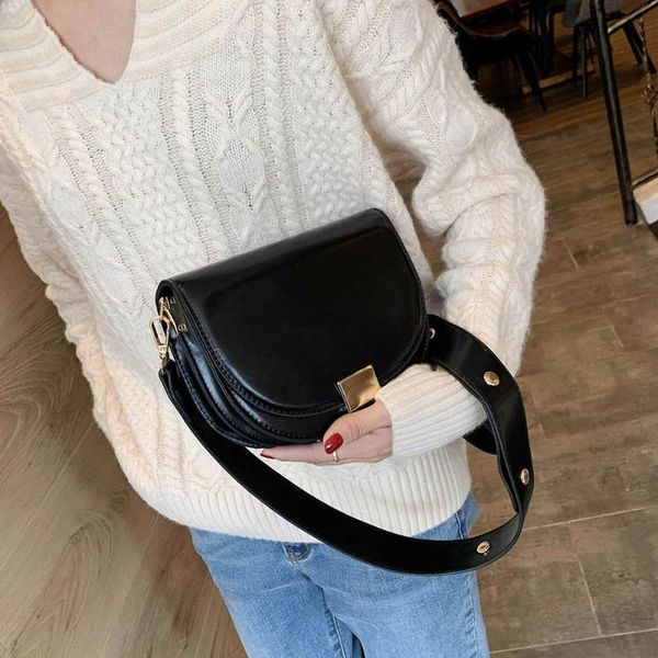 classic women shoulder bags pu leather solid metal buckle small messenger bag delicate crossbody handbags 19x15.5x7cm
classic women shoulder bags pu leather solid metal buckle small messenger bag delicate crossbody handbags 19x15.5x7cm