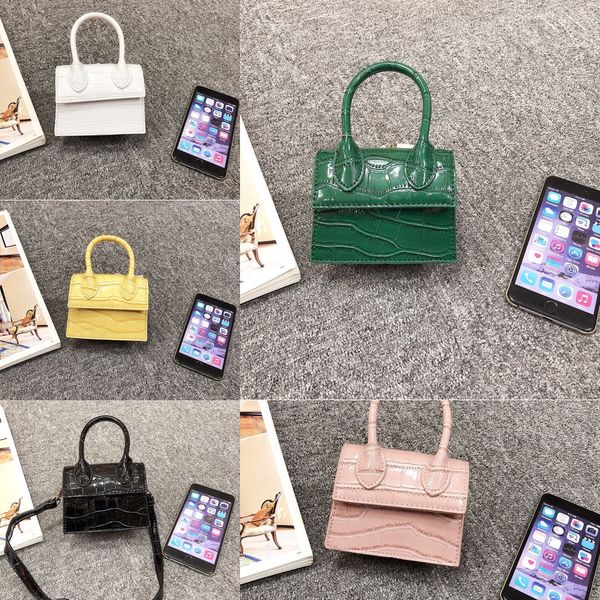 2020 new mini fashion crocodile pattern shoulder hand satchel girl small satchel crossbody shoulder bag mini hand bag rulwh
2020 new mini fashion crocodile pattern shoulder hand satchel girl small satchel crossbody shoulder bag mini hand bag rulwh