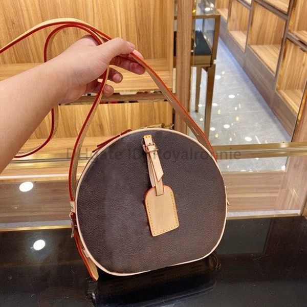 luxury 20ss designer women fashion bags classic boite chapeau letter metallic artwork causcal zipper circle round lady florals handbags 2021
luxury 20ss designer women fashion bags classic boite chapeau letter metallic artwork causcal zipper circle round lady florals handbags 2021