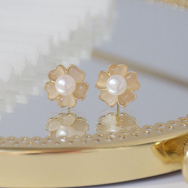new fashion brand delicate jewelry 14k real gold flower stud earrings for women cute small pearl earrings, Golden;silver
new fashion brand delicate jewelry 14k real gold flower stud earrings for women cute small pearl earrings, Golden;silver