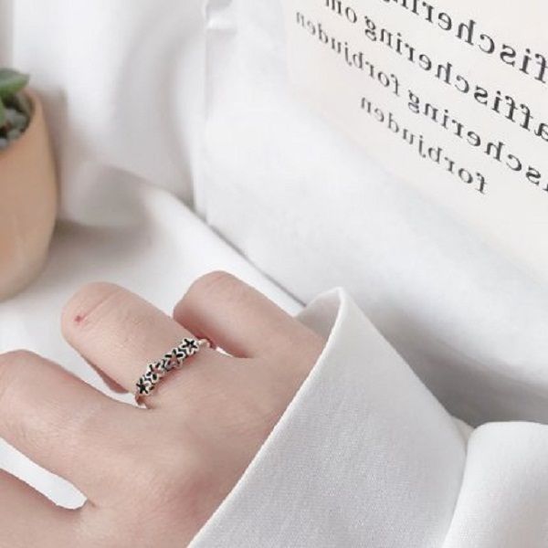 s925 sterling silver retro distressed flower ring korean version of ins personality fashion women's ring trend tail ring jewelry
s925 sterling silver retro distressed flower ring korean version of ins personality fashion women's ring trend tail ring jewelry