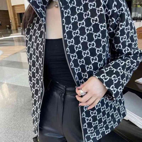 2022 factory wholesale new model autumn winter double g fabric zipper jacket loose thin cardigan for men and women, White;black
2022 factory wholesale new model autumn winter double g fabric zipper jacket loose thin cardigan for men and women, White;black