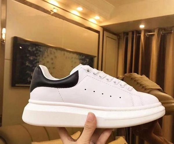 2021 men shoes fashion women shoes men's leather lace up platform oversized sole sneakers white black casual shoes
2021 men shoes fashion women shoes men's leather lace up platform oversized sole sneakers white black casual shoes