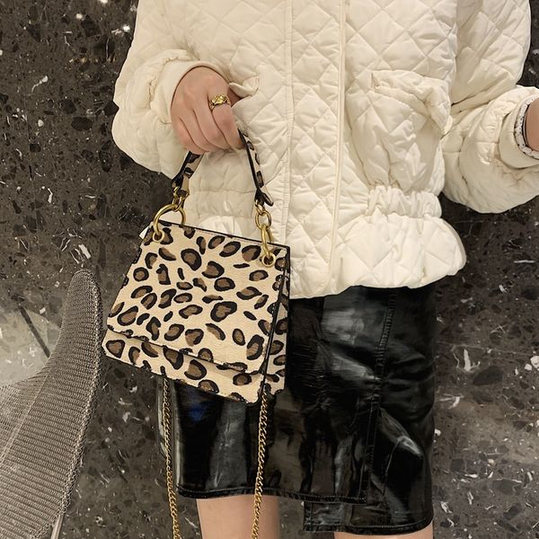 2020 fashion new pu leather women's designer handbagluxury brand female square bag lock shoulder messenger bag c1223
2020 fashion new pu leather women's designer handbagluxury brand female square bag lock shoulder messenger bag c1223