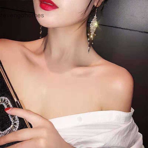 long women's 925 silver needle super flash diamond high-grade exaggerated tassel zircon earrings, Golden
long women's 925 silver needle super flash diamond high-grade exaggerated tassel zircon earrings, Golden