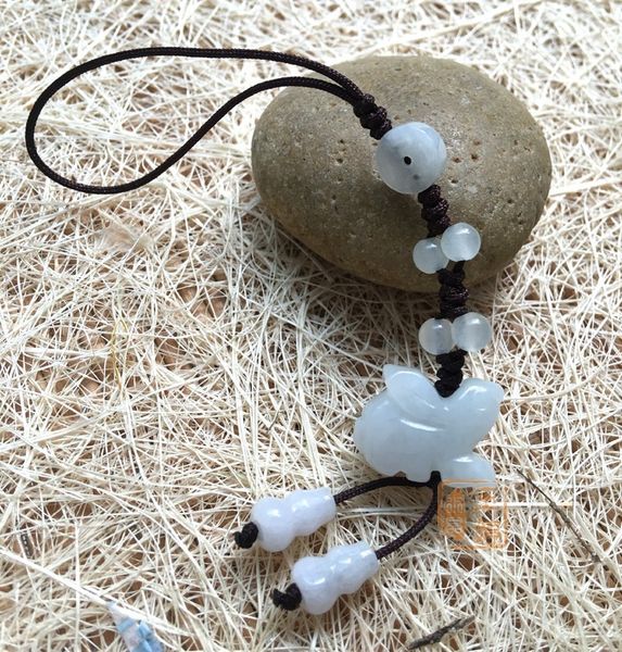 natural jadeite jade rabbit mobile phone pendant to attract wealth, promote fortune, ward off evil spirits and protect peace
natural jadeite jade rabbit mobile phone pendant to attract wealth, promote fortune, ward off evil spirits and protect peace