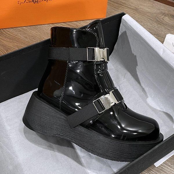 women ankle boots 2020 winter thick sole platform boots fashion women's patent leather woman shoes black flat
women ankle boots 2020 winter thick sole platform boots fashion women's patent leather woman shoes black flat