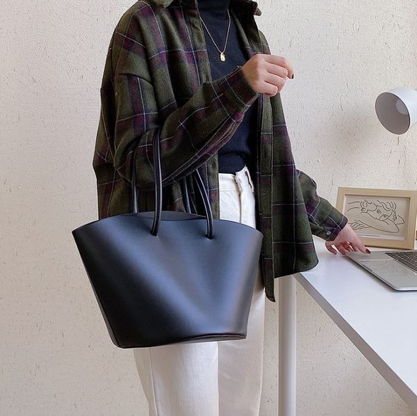 ins korean version of the new 2020 bag women's shoulder bag large-capacity fashion bucket handbag trendy simple shoulder bag
ins korean version of the new 2020 bag women's shoulder bag large-capacity fashion bucket handbag trendy simple shoulder bag