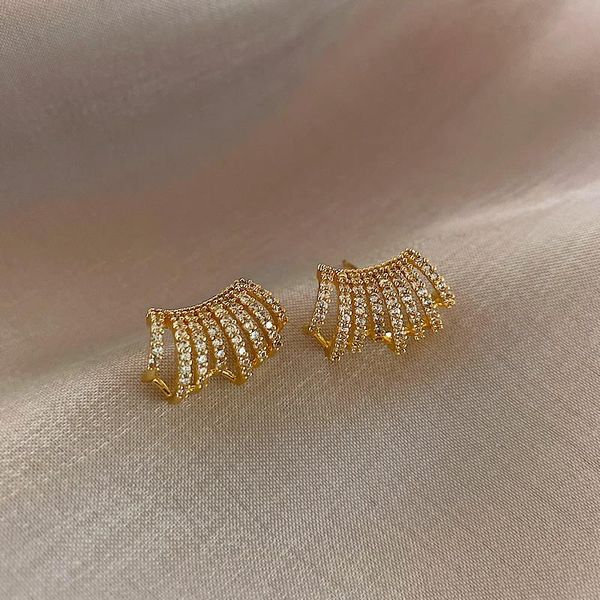 Korean hot sale fashion jewelry exquisite copper inlaid zircon C-shaped small hoop earrings elegant female everyday wild earring, Golden;silver
Korean hot sale fashion jewelry exquisite copper inlaid zircon C-shaped small hoop earrings elegant female everyday wild earring, Golden;silver