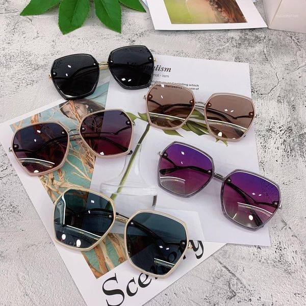 air polarized sunglasses 20216 meters nail personality street snap glasses tourism sunshade lens sunglasses1, White;black
air polarized sunglasses 20216 meters nail personality street snap glasses tourism sunshade lens sunglasses1, White;black