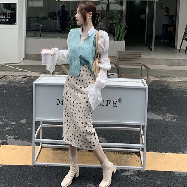 2020 autumn new vest long sleeve white shirt + knitted skirt 2-piece fashion suit for women
2020 autumn new vest long sleeve white shirt + knitted skirt 2-piece fashion suit for women