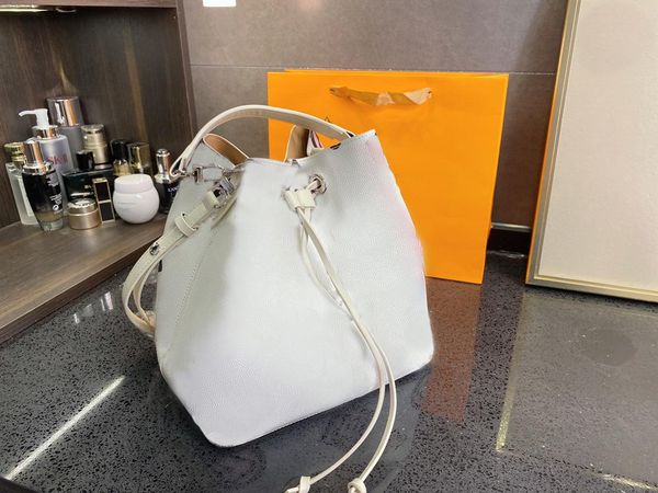 handbag designer tote handbag crossbody shoulder bags women's genuine leather luxury classic retro fashion brand softness chain letter
handbag designer tote handbag crossbody shoulder bags women's genuine leather luxury classic retro fashion brand softness chain letter