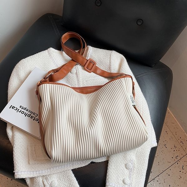 cake niche design pleated wide strap one shoulder messenger large capacity bucket bag woman 220302
cake niche design pleated wide strap one shoulder messenger large capacity bucket bag woman 220302