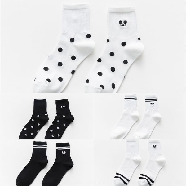 ins trendy men's cotton medium women's fashion autumn and winter new rabbit embroidered cotton socks black and white couple's
ins trendy men's cotton medium women's fashion autumn and winter new rabbit embroidered cotton socks black and white couple's