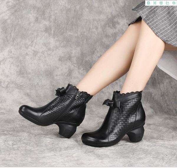 2020 autumn and winter short ethnic style women's boots mid-heel woven soft leather mid-tube boots, Black
2020 autumn and winter short ethnic style women's boots mid-heel woven soft leather mid-tube boots, Black