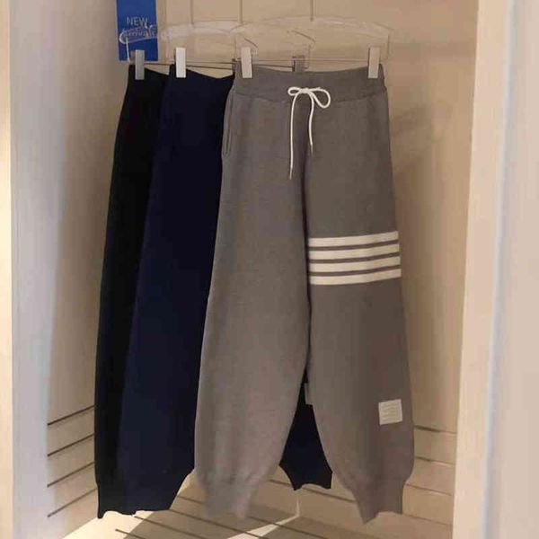 2022 factory wholesale new high version b autumn stripe simple leisure comfortable slim drawstring leggings couple pants, White;black
2022 factory wholesale new high version b autumn stripe simple leisure comfortable slim drawstring leggings couple pants, White;black