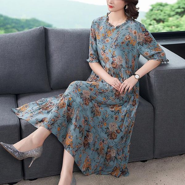 casual dresses 2021 summer mulberry silk midi dress fashion vintage 3xl plus size print runway elegant women bodycon vestido1, Black;gray
casual dresses 2021 summer mulberry silk midi dress fashion vintage 3xl plus size print runway elegant women bodycon vestido1, Black;gray