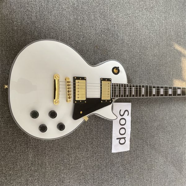 this is an exquisite electric guitar, which is made of mahogany solid wood. it can be delivered to you without freight.
this is an exquisite electric guitar, which is made of mahogany solid wood. it can be delivered to you without freight.