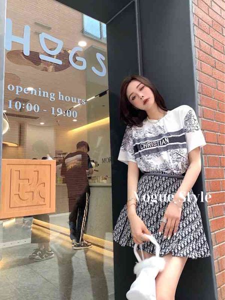 pure yuan version designer recruit 2022 spring and summer new fashion animal print loose t-shirt dd jacquard pleated skirt set, Gray
pure yuan version designer recruit 2022 spring and summer new fashion animal print loose t-shirt dd jacquard pleated skirt set, Gray