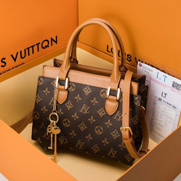purses and handbags fashion women's genuine leather bag big capacity classic designer luxury crossbody bags lady's sac femme new
purses and handbags fashion women's genuine leather bag big capacity classic designer luxury crossbody bags lady's sac femme new