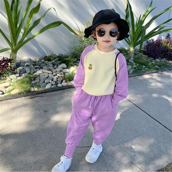 autumn boys girls fruit embroidery color matching sports suits kids cotton long sleeve fleece and sports pants 2pcs sets 201126, White
autumn boys girls fruit embroidery color matching sports suits kids cotton long sleeve fleece and sports pants 2pcs sets 201126, White