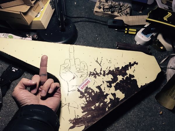 james hetfield metallic white cream heavy relic flying v electric guitar kill 'em all, active pickups, aged hardware
james hetfield metallic white cream heavy relic flying v electric guitar kill 'em all, active pickups, aged hardware