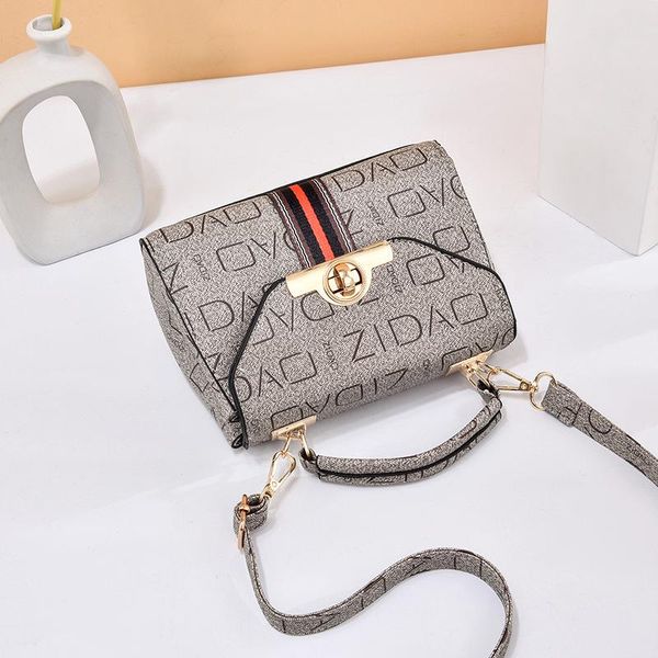 women's summer fashion small square bag 2020 sac a main luxury women's over-the-shoulder bag hand zd-612a
women's summer fashion small square bag 2020 sac a main luxury women's over-the-shoulder bag hand zd-612a