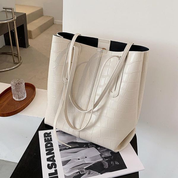 original design large-capacity shoulder bag 2020 fall/winter fashion crocodile pattern underarm bag bucket width: 37cm
original design large-capacity shoulder bag 2020 fall/winter fashion crocodile pattern underarm bag bucket width: 37cm
