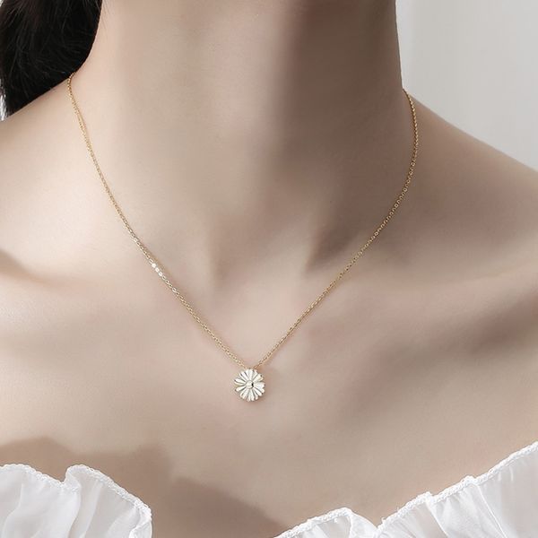 necklace 925 sterling silver clavicle chain suitable for social gathering party charm jewelry small fresh chrysanthemum shape
necklace 925 sterling silver clavicle chain suitable for social gathering party charm jewelry small fresh chrysanthemum shape