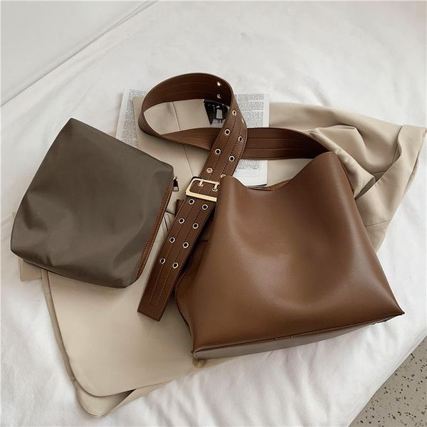 cross body large-capacity bucket steamed stuffed bun mother bag 2021 polyester pu
cross body large-capacity bucket steamed stuffed bun mother bag 2021 polyester pu