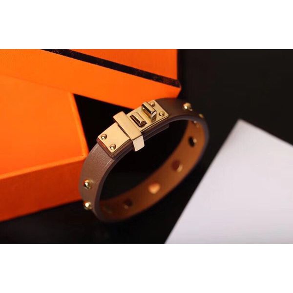 2020 wholesale fashion titanium steel pure leather bracelet jewelry double skin bracelet real leather h round buckle bracelet for woman, Black
2020 wholesale fashion titanium steel pure leather bracelet jewelry double skin bracelet real leather h round buckle bracelet for woman, Black
