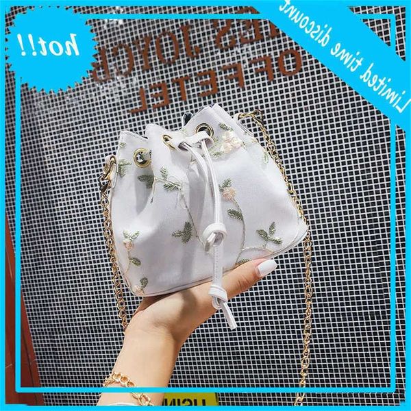 ins super fire women's new fashion lace girls' one shoulder korean chain messenger bag in summer of 2019
ins super fire women's new fashion lace girls' one shoulder korean chain messenger bag in summer of 2019