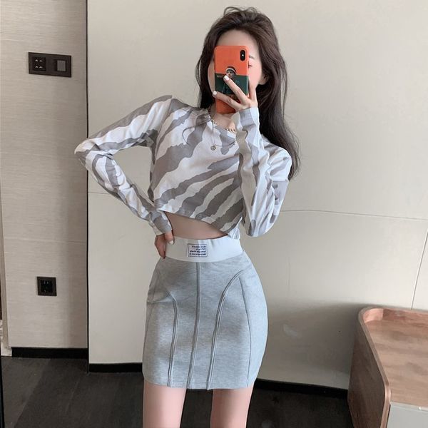 autumn 2020 new zebra print long sleeve + high waist hip wrap skirt two piece fashion suit for women
autumn 2020 new zebra print long sleeve + high waist hip wrap skirt two piece fashion suit for women