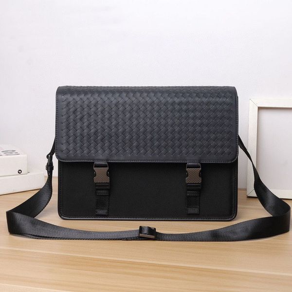 new high-end mens shoulder bags europe and america luxurious flip briefcase genuine leather file holder lapbag messenger ba
new high-end mens shoulder bags europe and america luxurious flip briefcase genuine leather file holder lapbag messenger ba