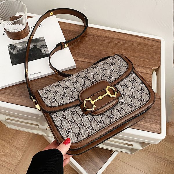 brand designer crossbody bag fashion letter vintage printing saddle bag messenger bags borsa sul petto con stampa alla moda
brand designer crossbody bag fashion letter vintage printing saddle bag messenger bags borsa sul petto con stampa alla moda