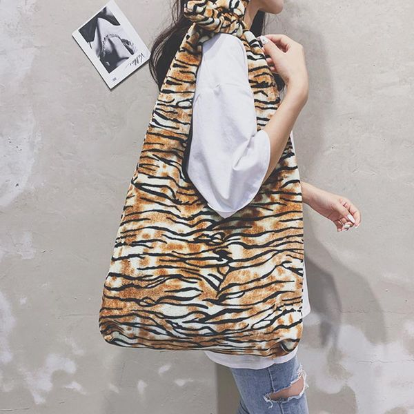fashion leopard animal pattern shoulder bag women tie knot plush casual travel daily totes handbag
fashion leopard animal pattern shoulder bag women tie knot plush casual travel daily totes handbag