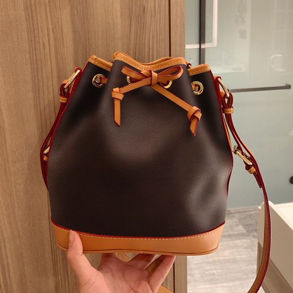 luxury famous designer women fashion handbags shoulder bags cross body clutch bag bucket plain leather string interior zipper pocket casual
luxury famous designer women fashion handbags shoulder bags cross body clutch bag bucket plain leather string interior zipper pocket casual