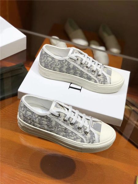 new flowers oblique tess leisure shoes fashion design platform triple s sneakers men women vintage trainer athletic boots b23 001, Black
new flowers oblique tess leisure shoes fashion design platform triple s sneakers men women vintage trainer athletic boots b23 001, Black
