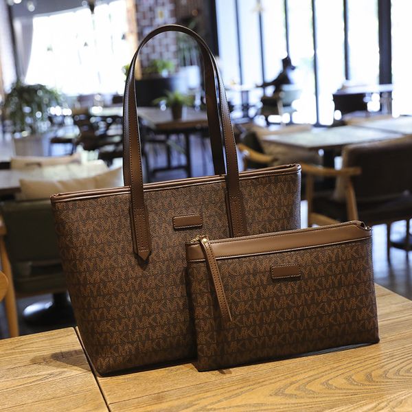brand luxury design one shoulder underarm bag 2022 vintage monogrammed composite handbag large capacity tote bag
brand luxury design one shoulder underarm bag 2022 vintage monogrammed composite handbag large capacity tote bag