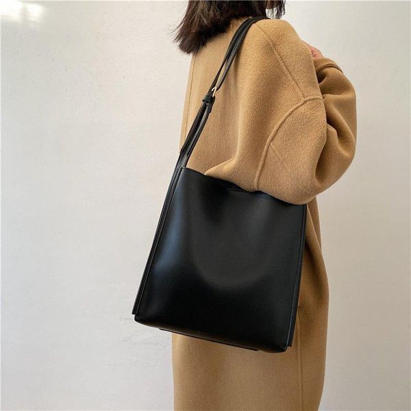 shoulder bags women tote bag 2021 european american simple pu pure color temperament ladies office daily dating shopper
shoulder bags women tote bag 2021 european american simple pu pure color temperament ladies office daily dating shopper