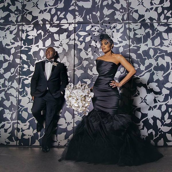 strapless black wedding dress mermaid with ruffled skirt robe de mariée pleated gothic wedding gowns bride dress, White
strapless black wedding dress mermaid with ruffled skirt robe de mariée pleated gothic wedding gowns bride dress, White